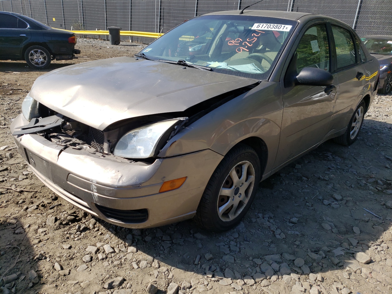 Photo 2 from auction – 2005 FORD FOCUS ZX4 with VIN 1FAFP34N45W183362