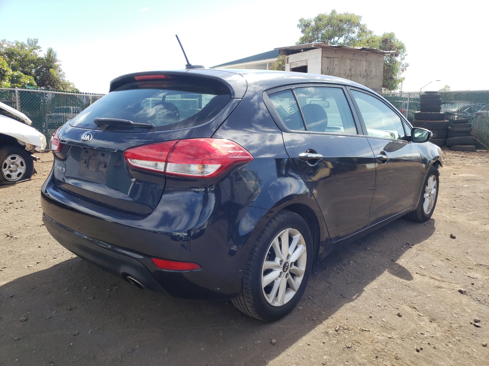 Photo 4 from auction – 2017 KIA FORTE LX with VIN KNAFK5A89H5687836