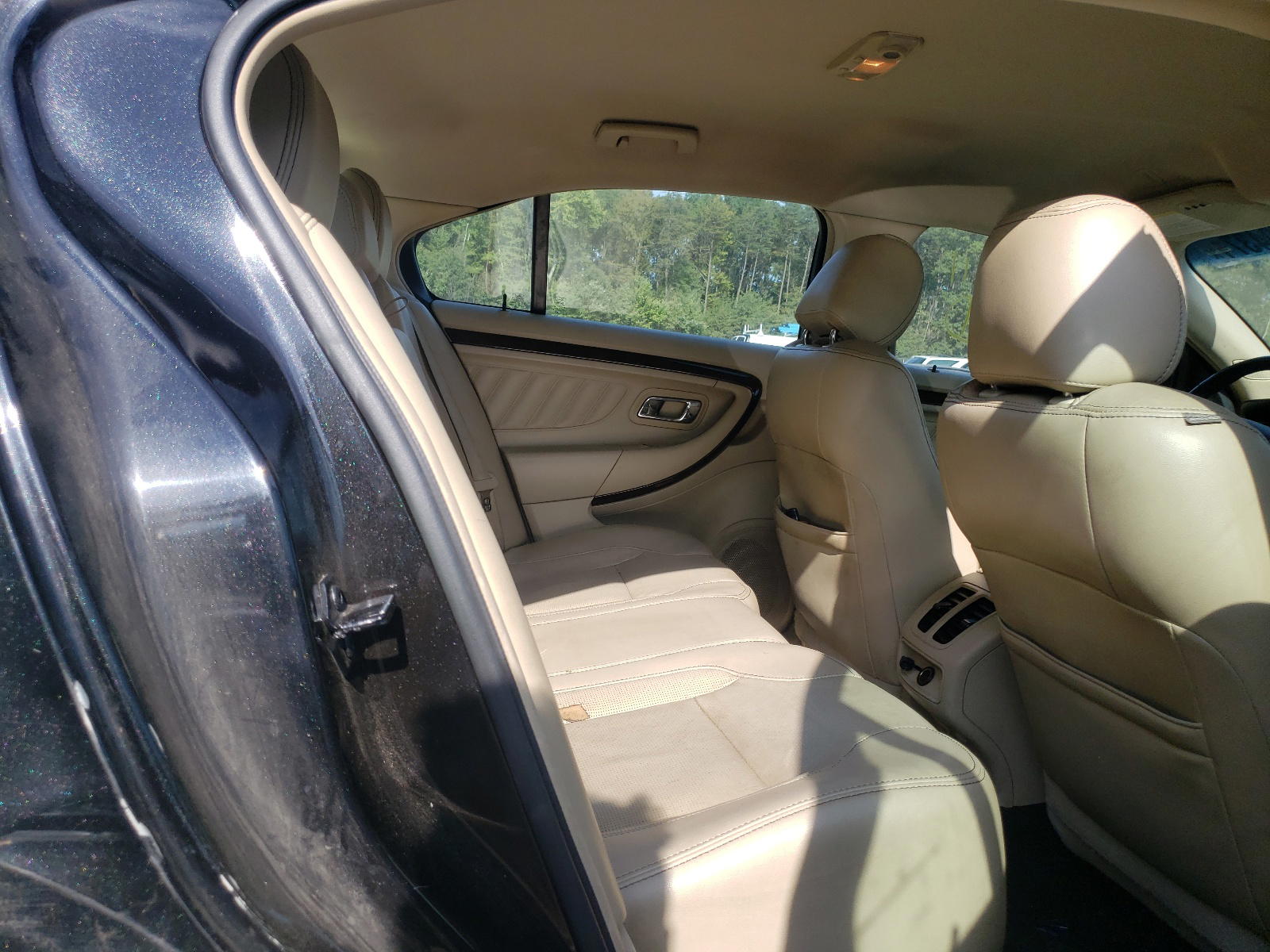 Photo 6 from auction – 2013 FORD TAURUS LIM with VIN 1FAHP2F82DG230617