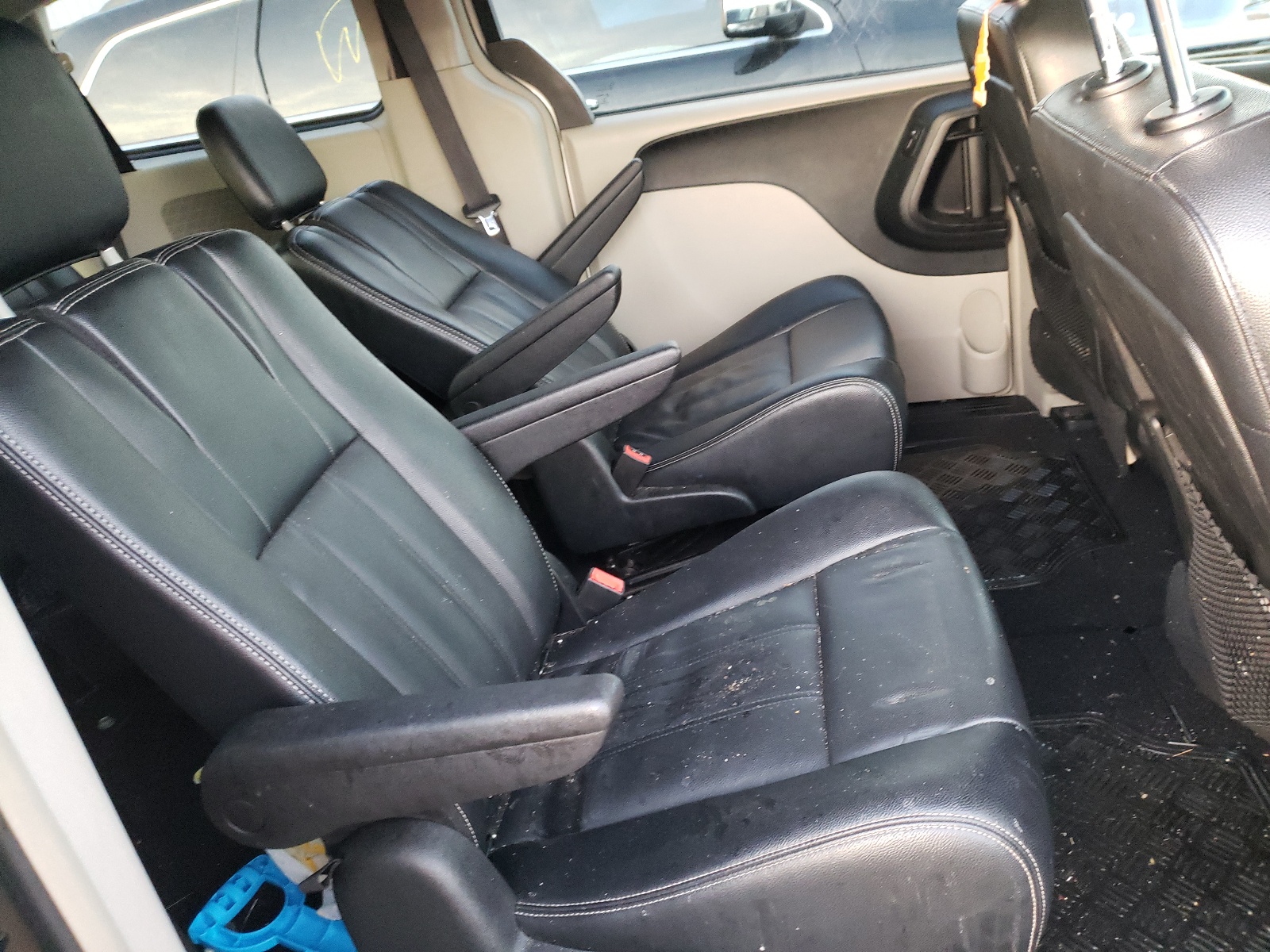 Photo 6 from auction – 2014 CHRYSLER TOWN & COU with VIN 2C4RC1BG7ER435366