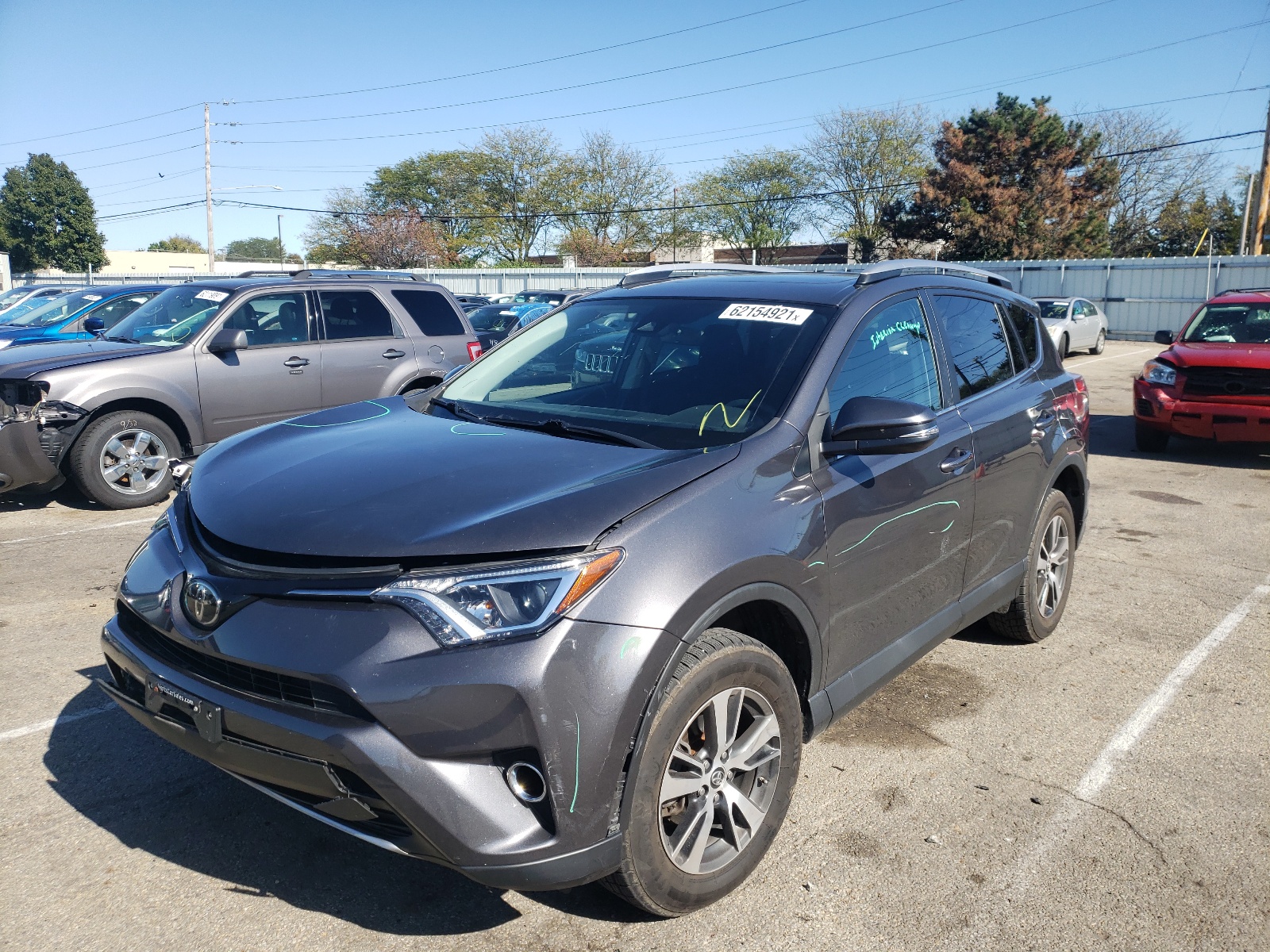 Photo 2 from auction – 2017 TOYOTA RAV4 XLE with VIN 2T3RFREV1HW562740