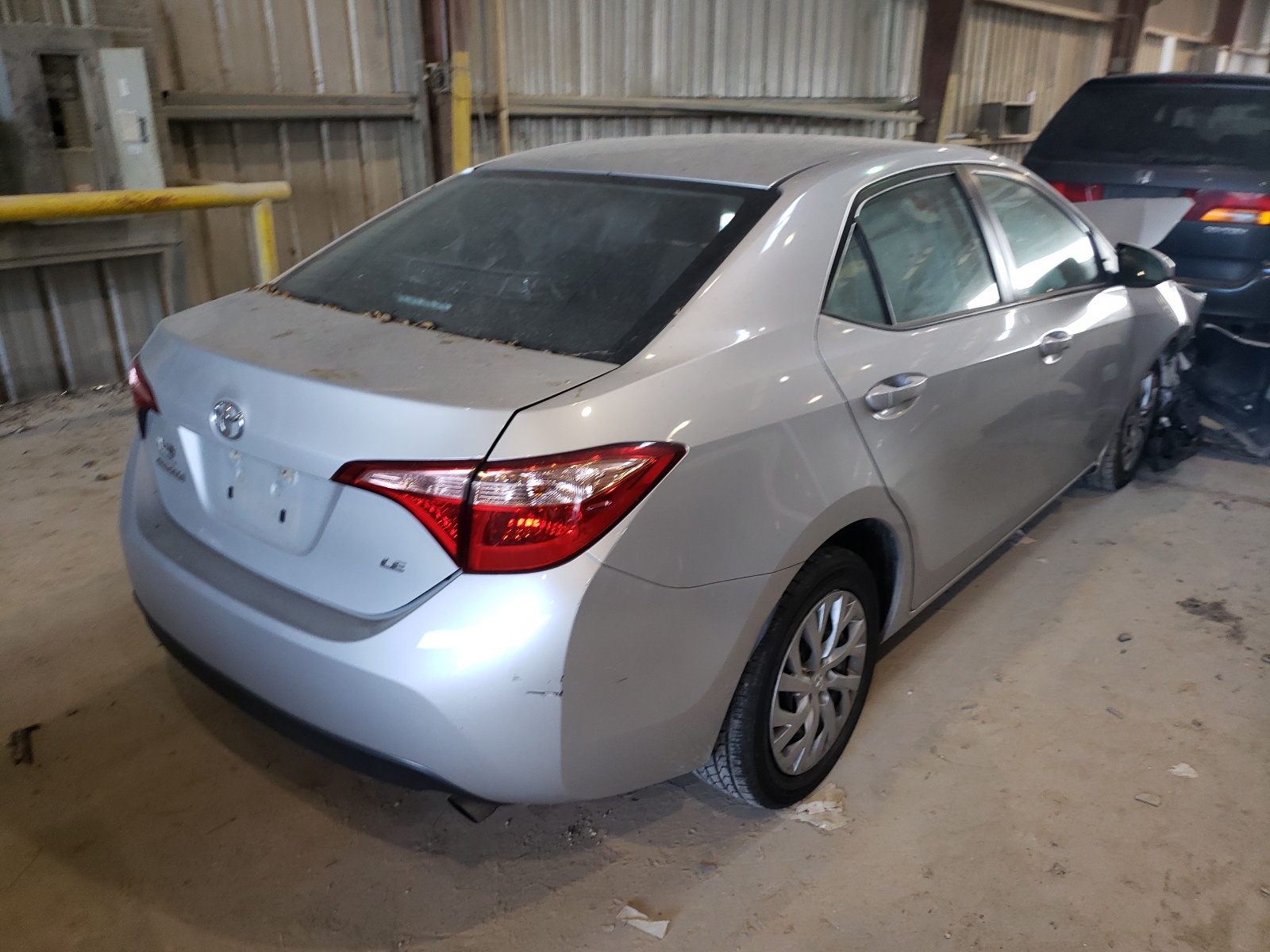 Photo 4 from auction – 2018 TOYOTA COROLLA L with VIN 5YFBURHE3JP752963