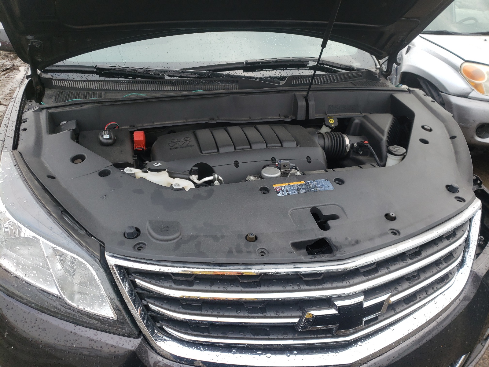 Photo 7 from auction – 2017 CHEVROLET TRAVERSE with VIN 1GNKVGKD5HJ206270