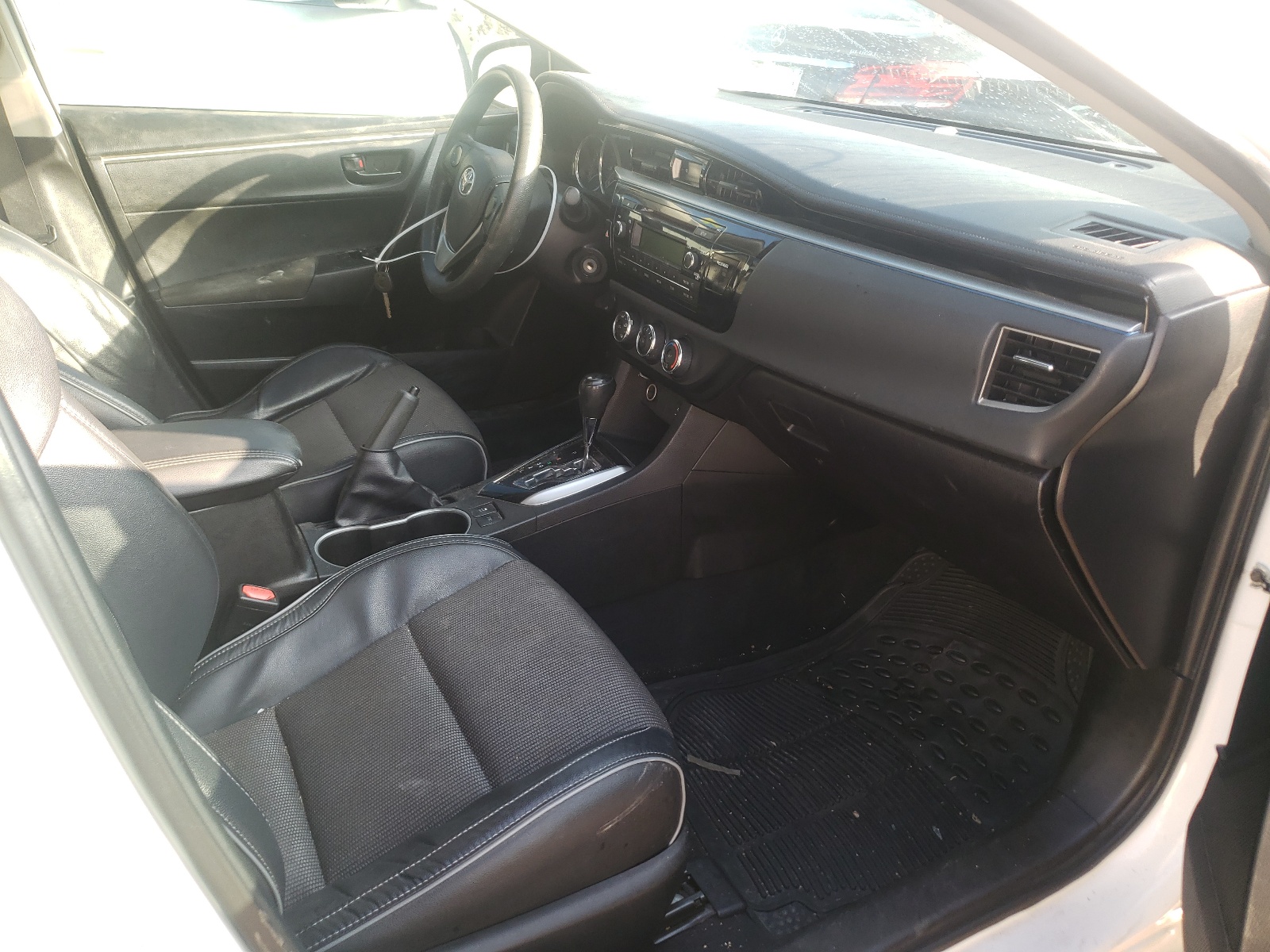 Photo 5 from auction – 2015 TOYOTA COROLLA L with VIN 5YFBURHE4FP235131