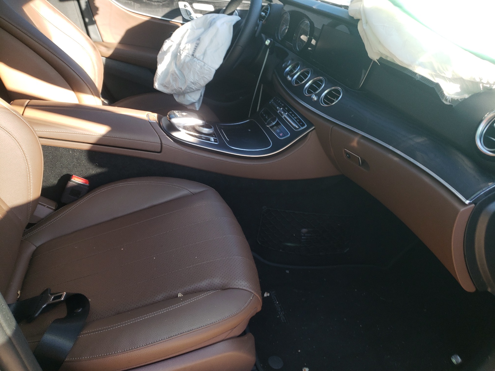 Photo 5 from auction – 2018 MERCEDES-BENZ E 300 4MAT with VIN WDDZF4KB8JA370982