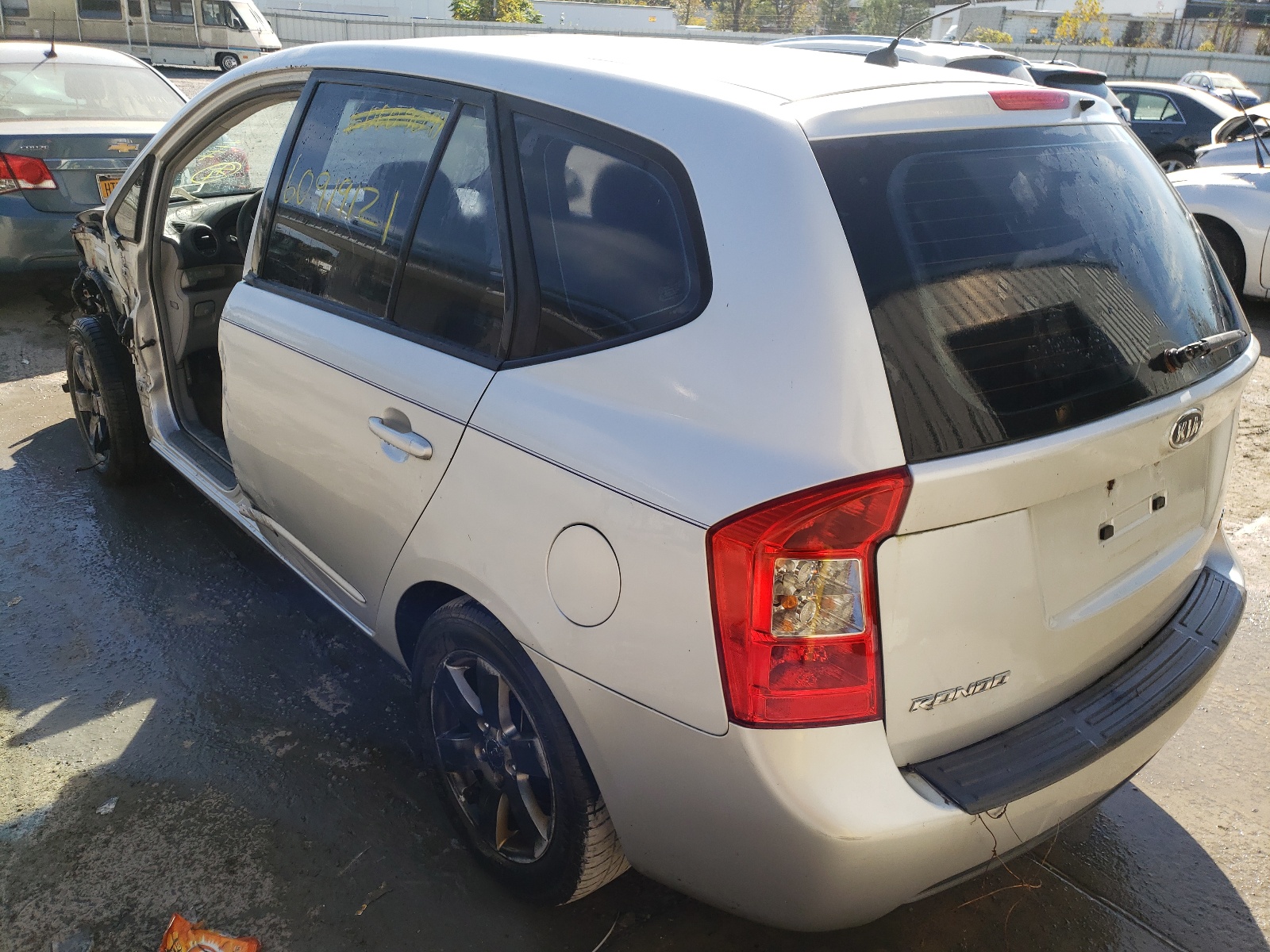 Photo 3 from auction – 2007 KIA RONDO BASE with VIN KNAFG525877042698