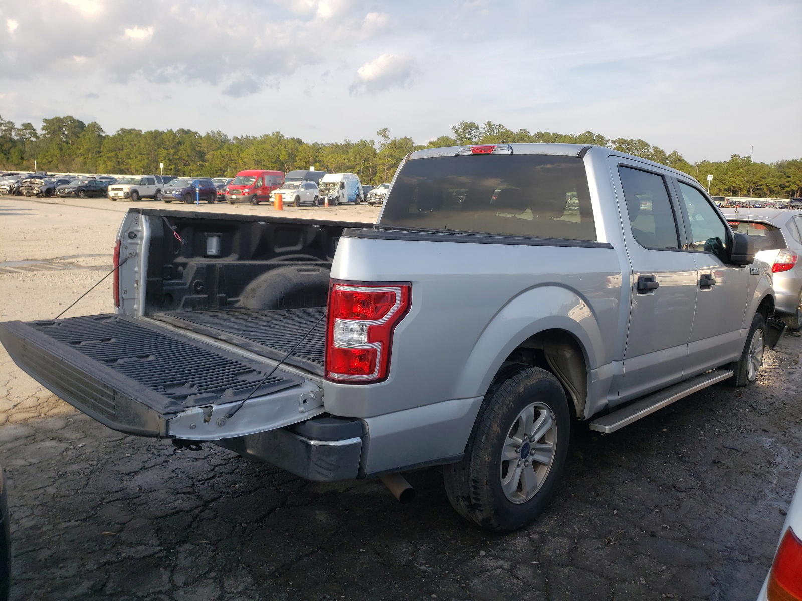 Photo 4 from auction – 2018 FORD F150 SUPER with VIN 1FTEW1CB1JFB30438
