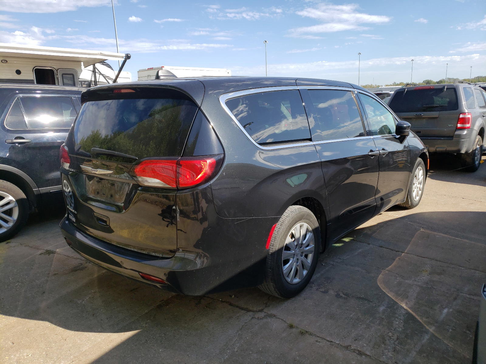 Photo 4 from auction – 2018 CHRYSLER PACIFICA L with VIN 2C4RC1AG2JR316815