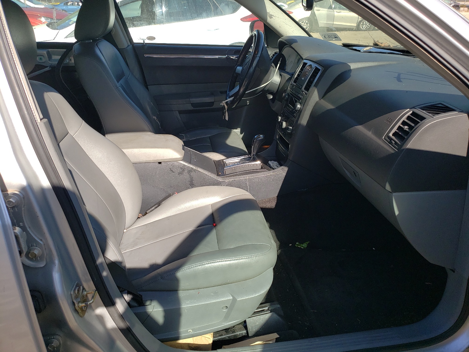 Photo 5 from auction – 2005 CHRYSLER 300 TOURIN with VIN 2C3JA53G85H690966