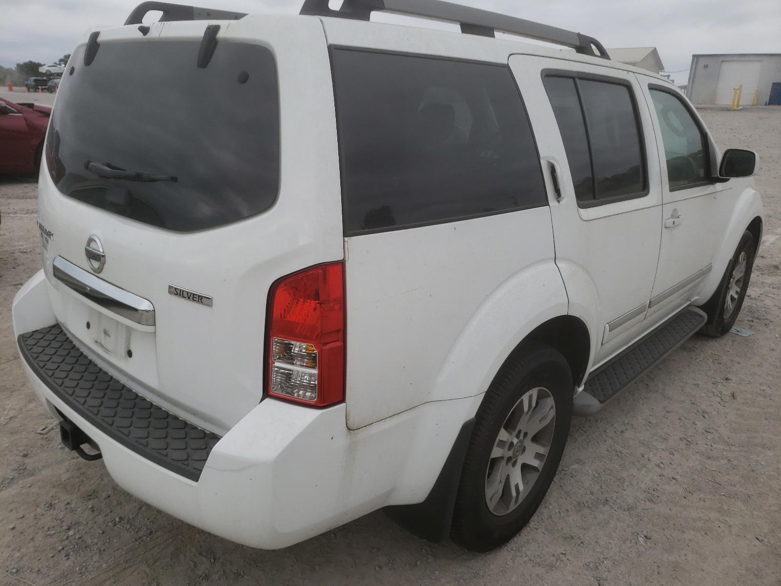 Photo 4 from auction – 2011 NISSAN PATHFINDER with VIN 5N1AR1NN3BC630497
