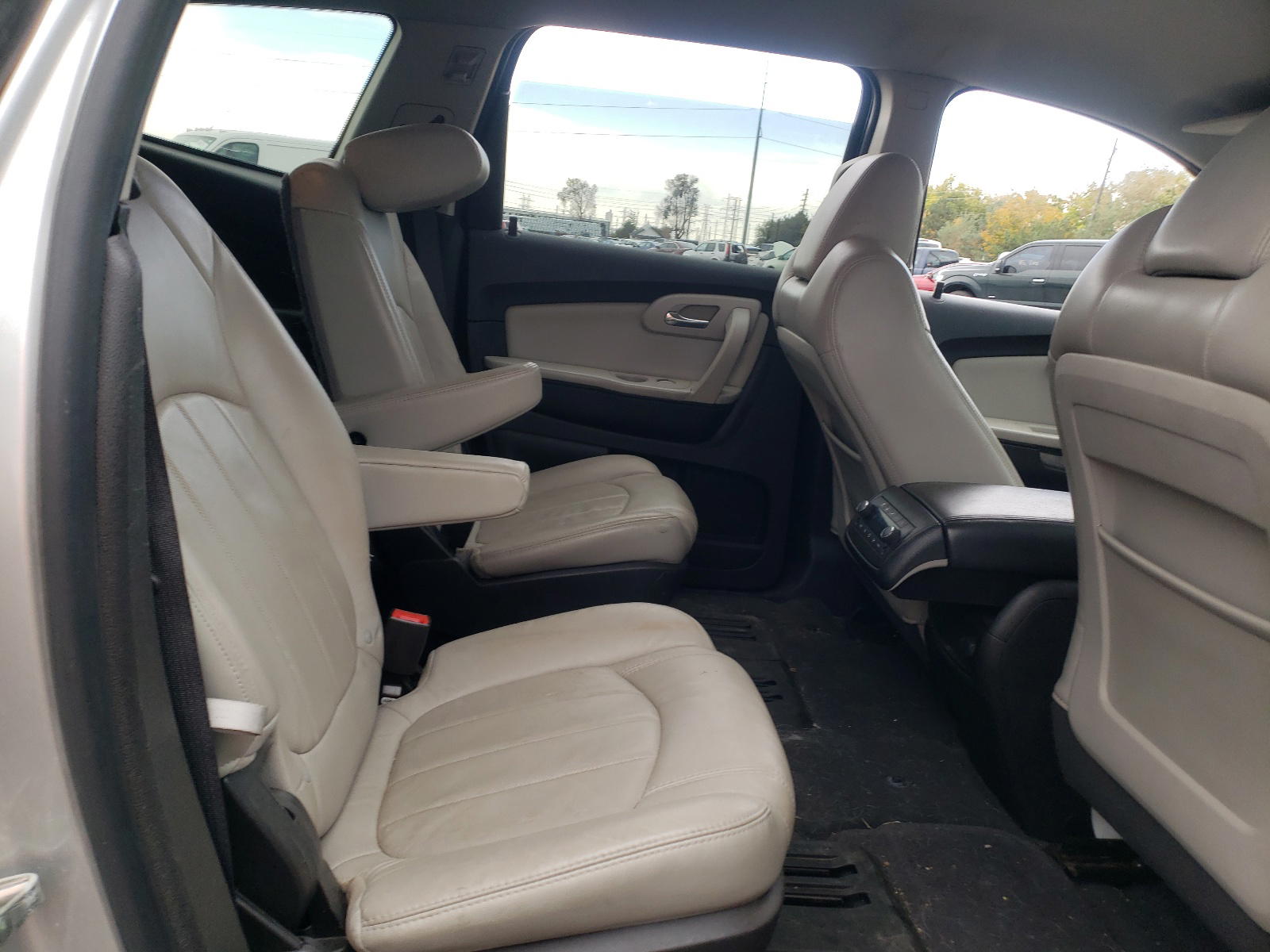 Photo 6 from auction – 2012 CHEVROLET TRAVERSE L with VIN 1GNKVLED5CJ249259
