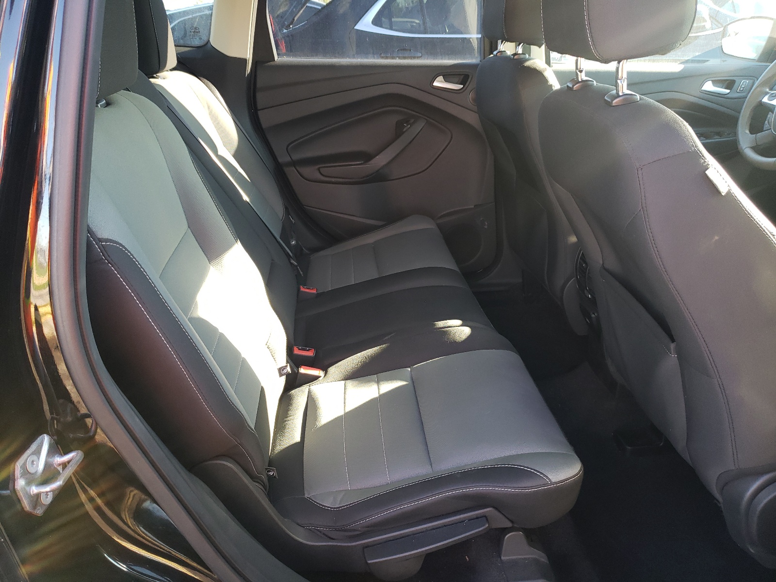Photo 6 from auction – 2016 FORD ESCAPE SE with VIN 1FMCU9GX1GUC24658