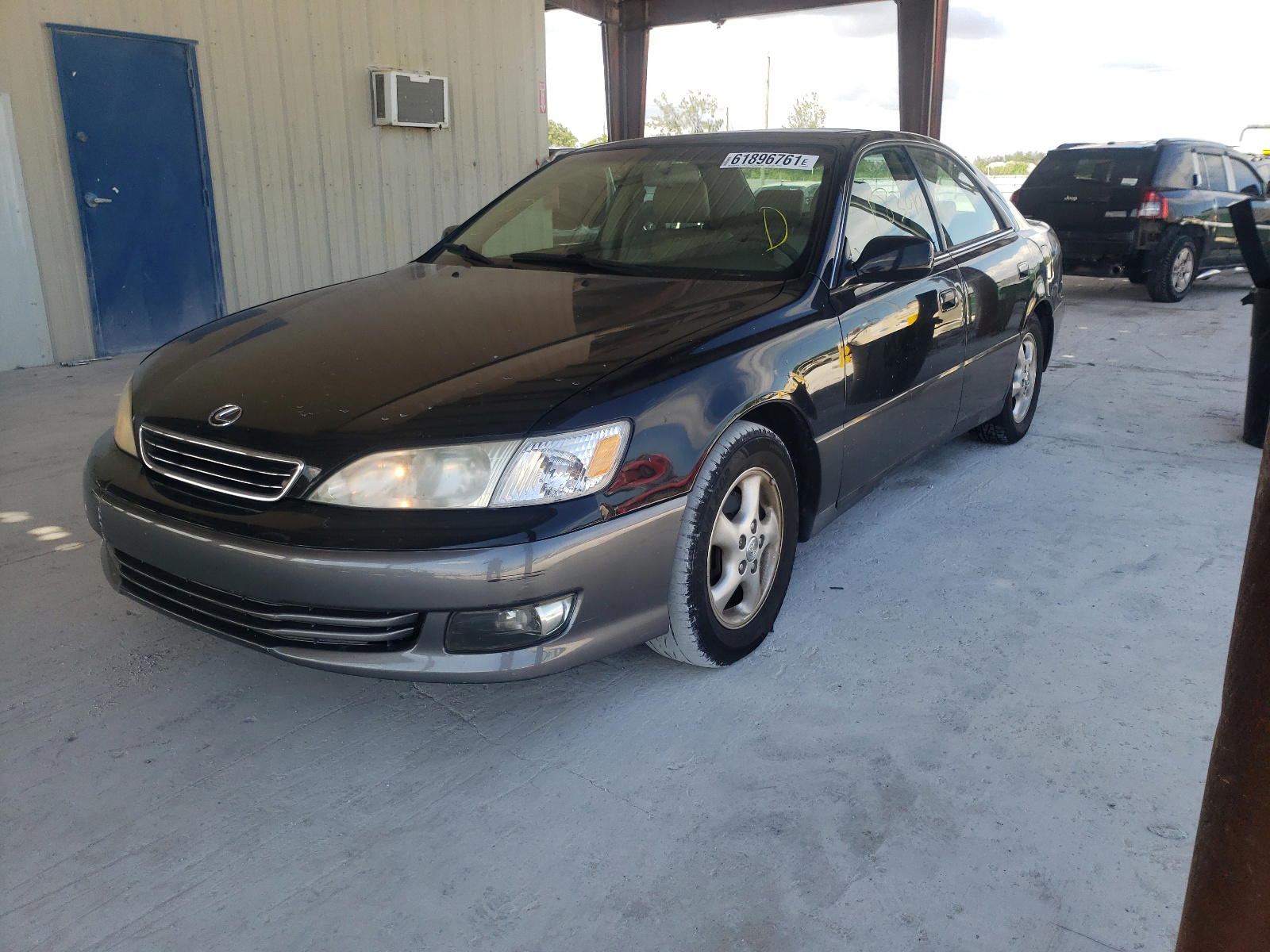 Photo 2 from auction – 2000 LEXUS ES 300 with VIN JT8BF28G8Y5076812