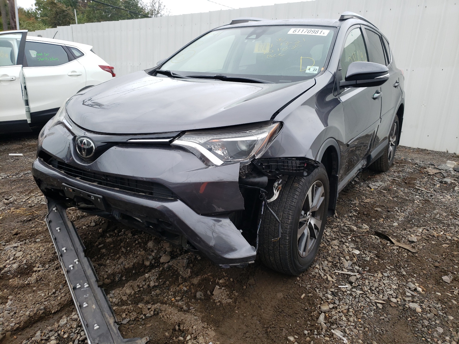 Photo 2 from auction – 2017 TOYOTA RAV4 XLE with VIN JTMRFREV0HJ702050