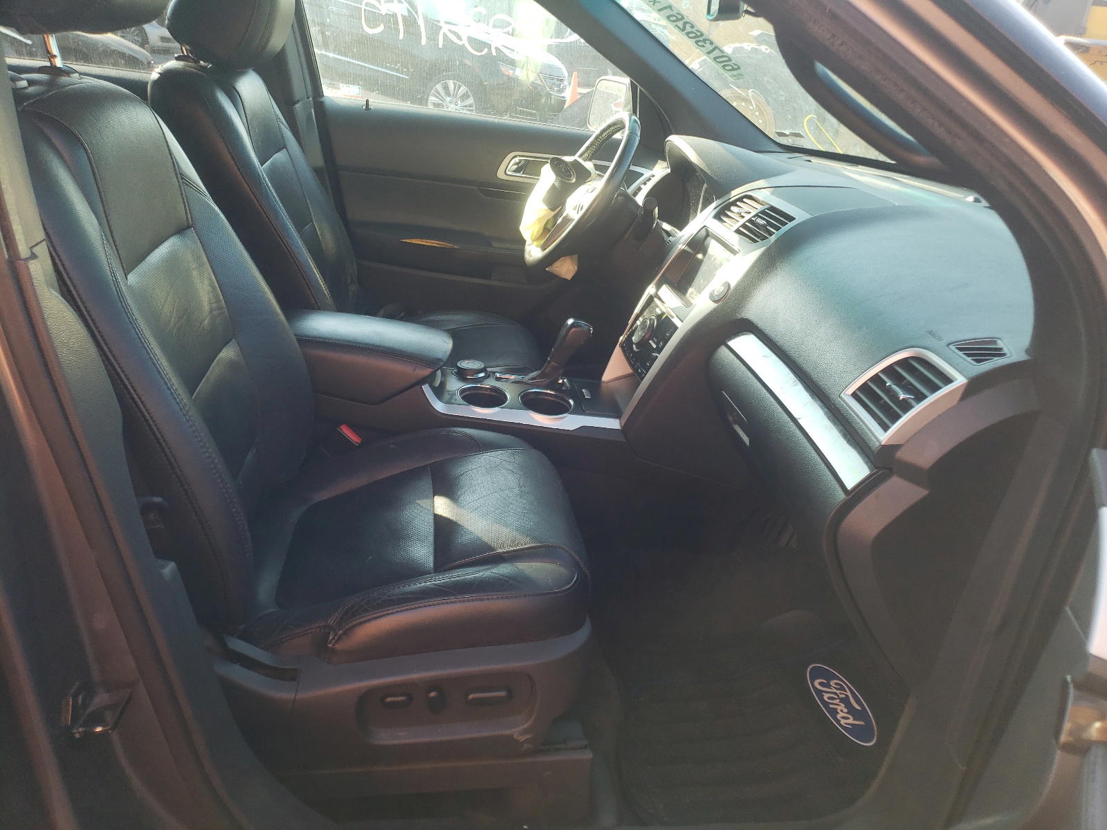 Photo 5 from auction – 2011 FORD EXPLORER L with VIN 1FMHK8F84BGA29578