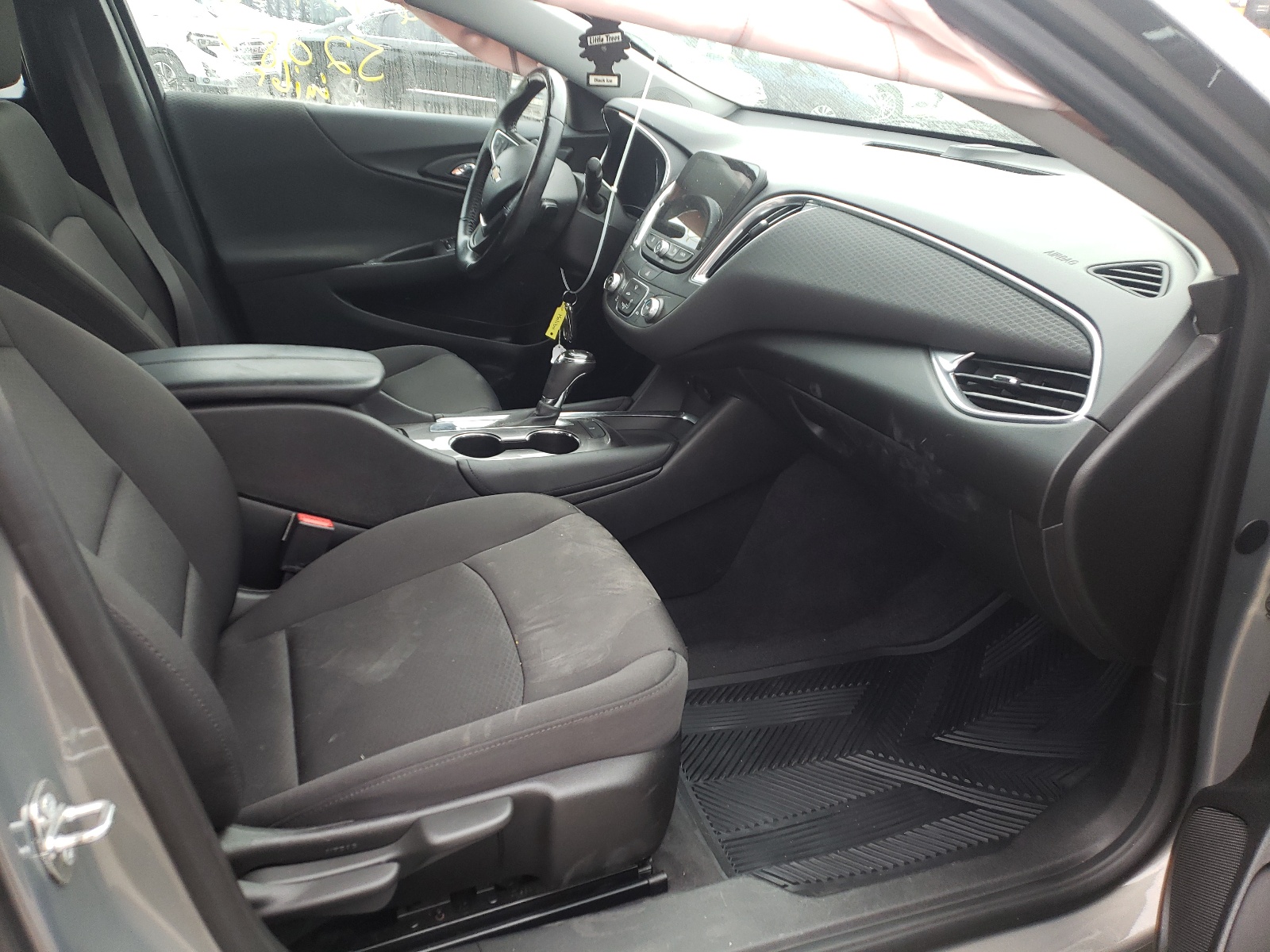 Photo 5 from auction – 2018 CHEVROLET MALIBU with VIN 1G1ZD5ST1JF250855