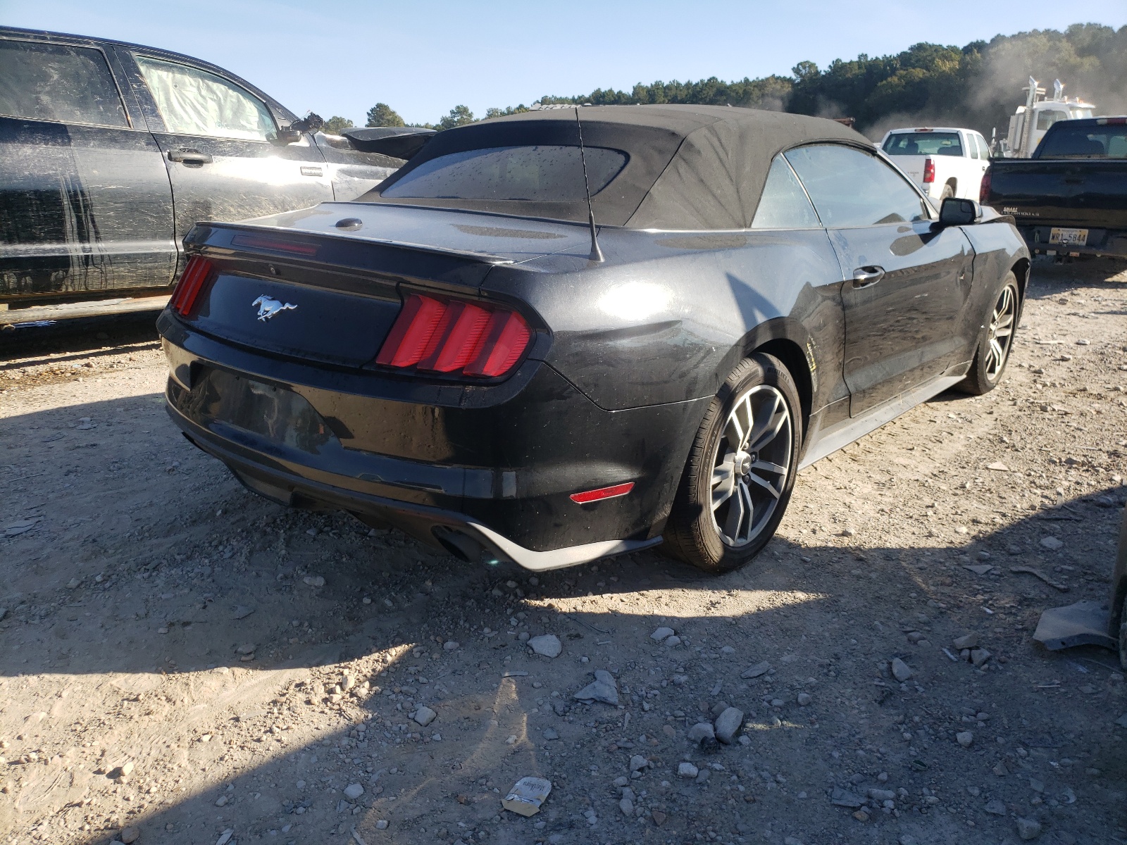 Photo 4 from auction – 2015 FORD MUSTANG with VIN 1FATP8UH3F5404418