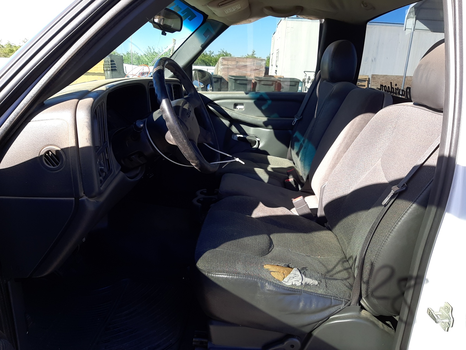 Photo 5 from auction – 2005 GMC NEW SIERRA with VIN 1GTEC14X65Z264112