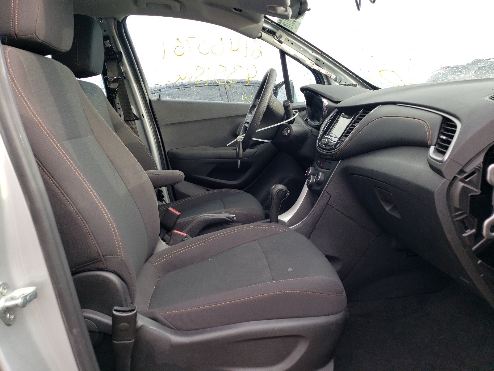 Photo 5 from auction – 2019 CHEVROLET TRAX LS with VIN 3GNCJNSB5KL178828