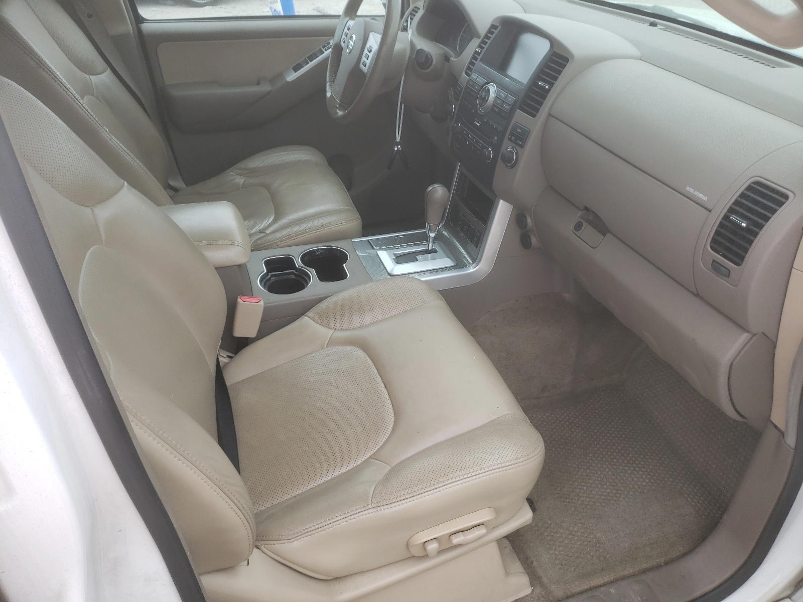 Photo 5 from auction – 2011 NISSAN PATHFINDER with VIN 5N1AR1NN3BC630497