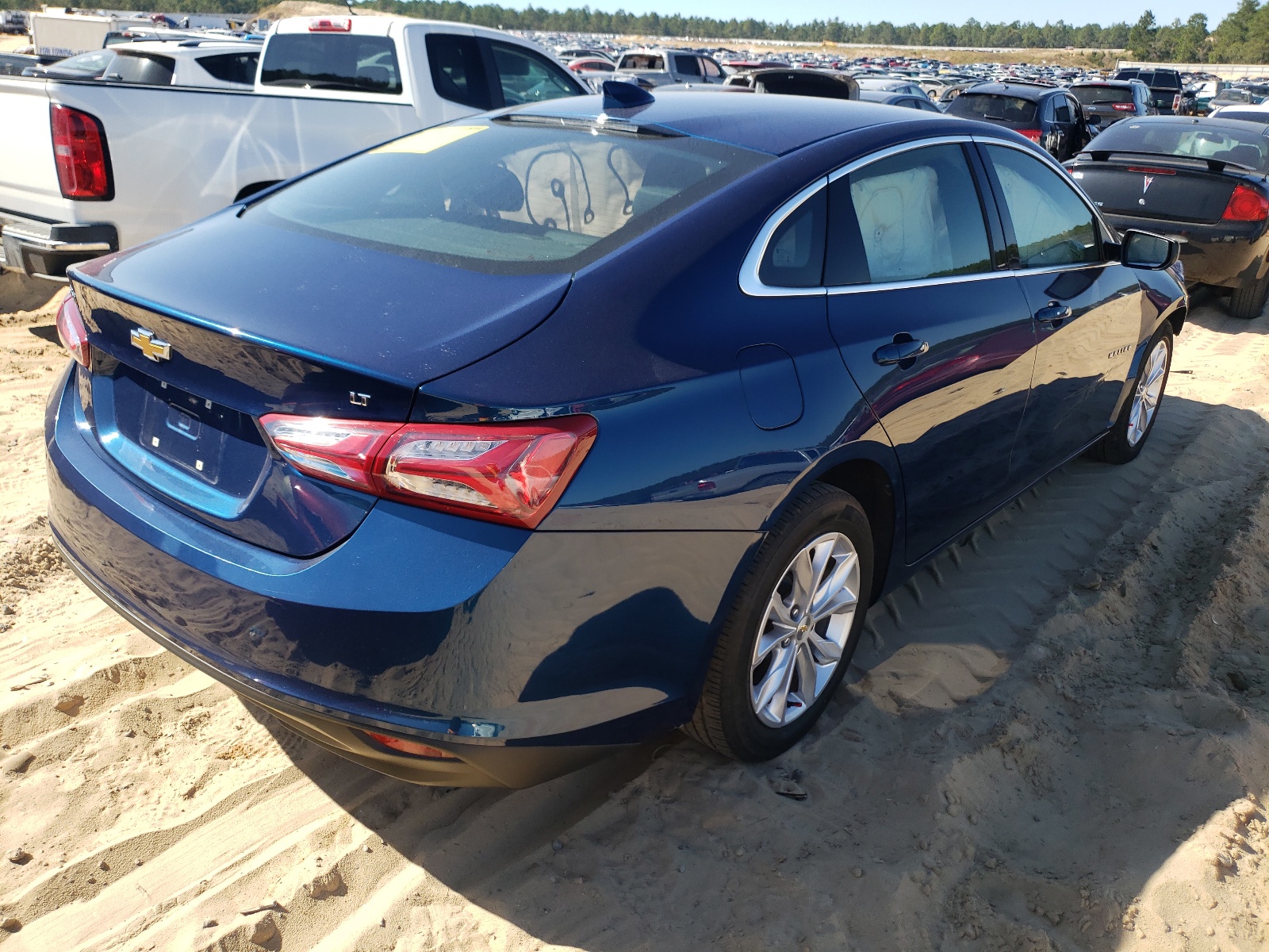 Photo 4 from auction – 2019 CHEVROLET MALIBU LT with VIN 1G1ZD5ST8KF137597