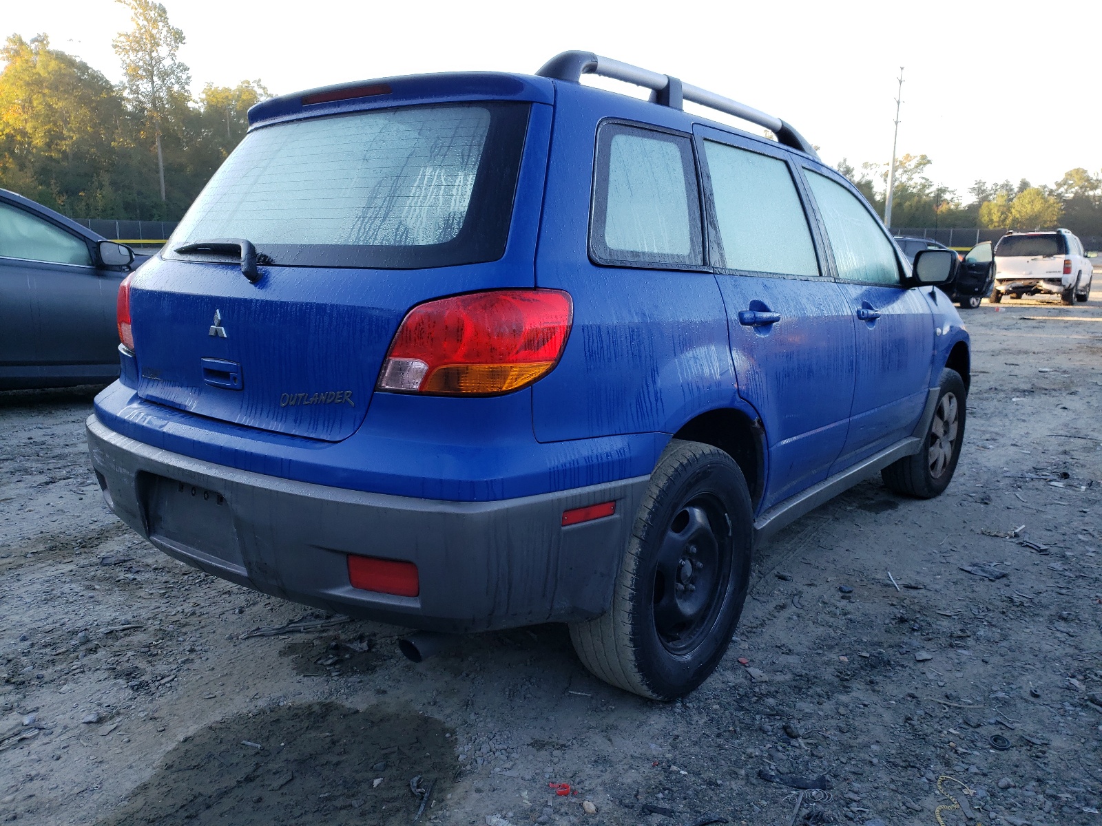 Photo 4 from auction – 2003 MITSUBISHI OUTLANDER with VIN JA4LX31G63U101637