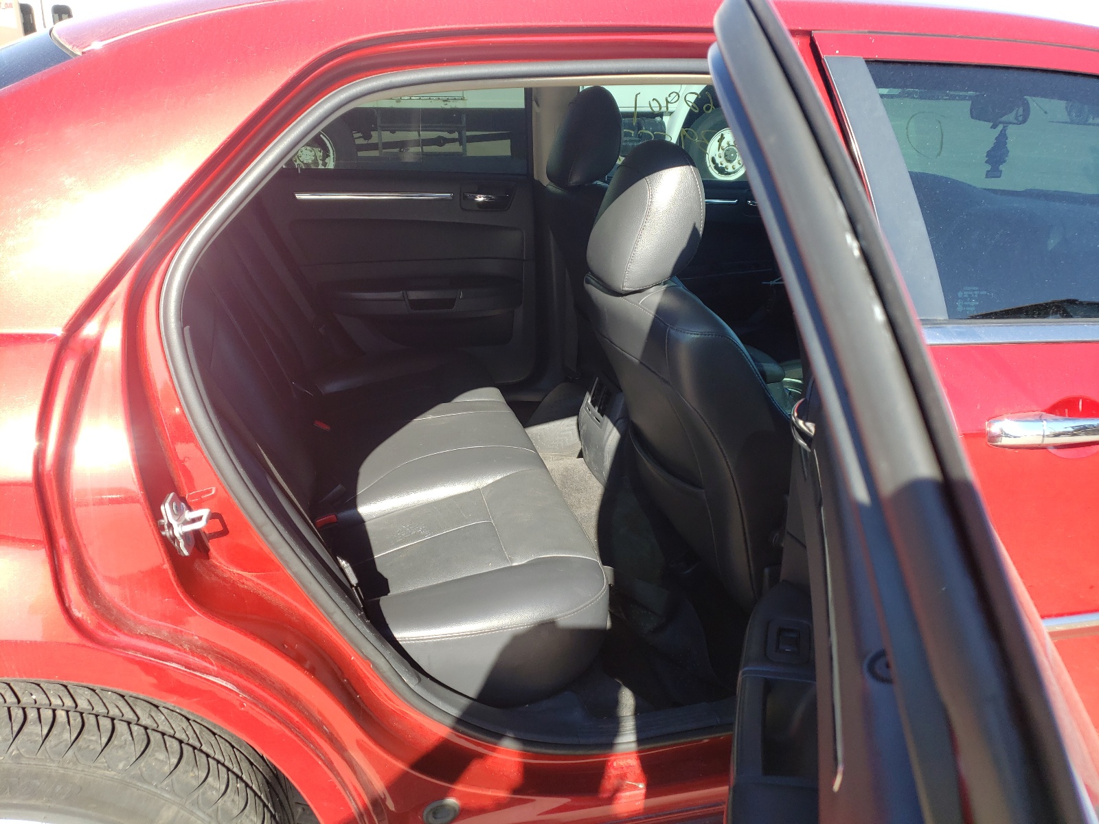 Photo 6 from auction – 2010 CHRYSLER 300 TOURIN with VIN 2C3CA5CV5AH326778
