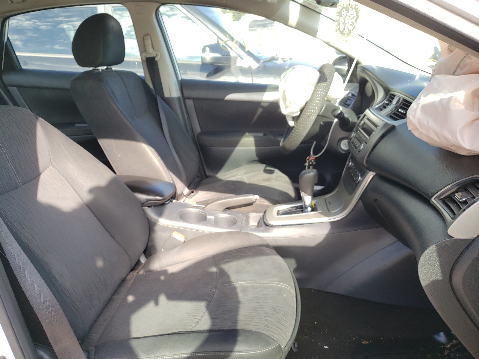 Photo 5 from auction – 2014 NISSAN SENTRA S with VIN 3N1AB7AP3EL644253