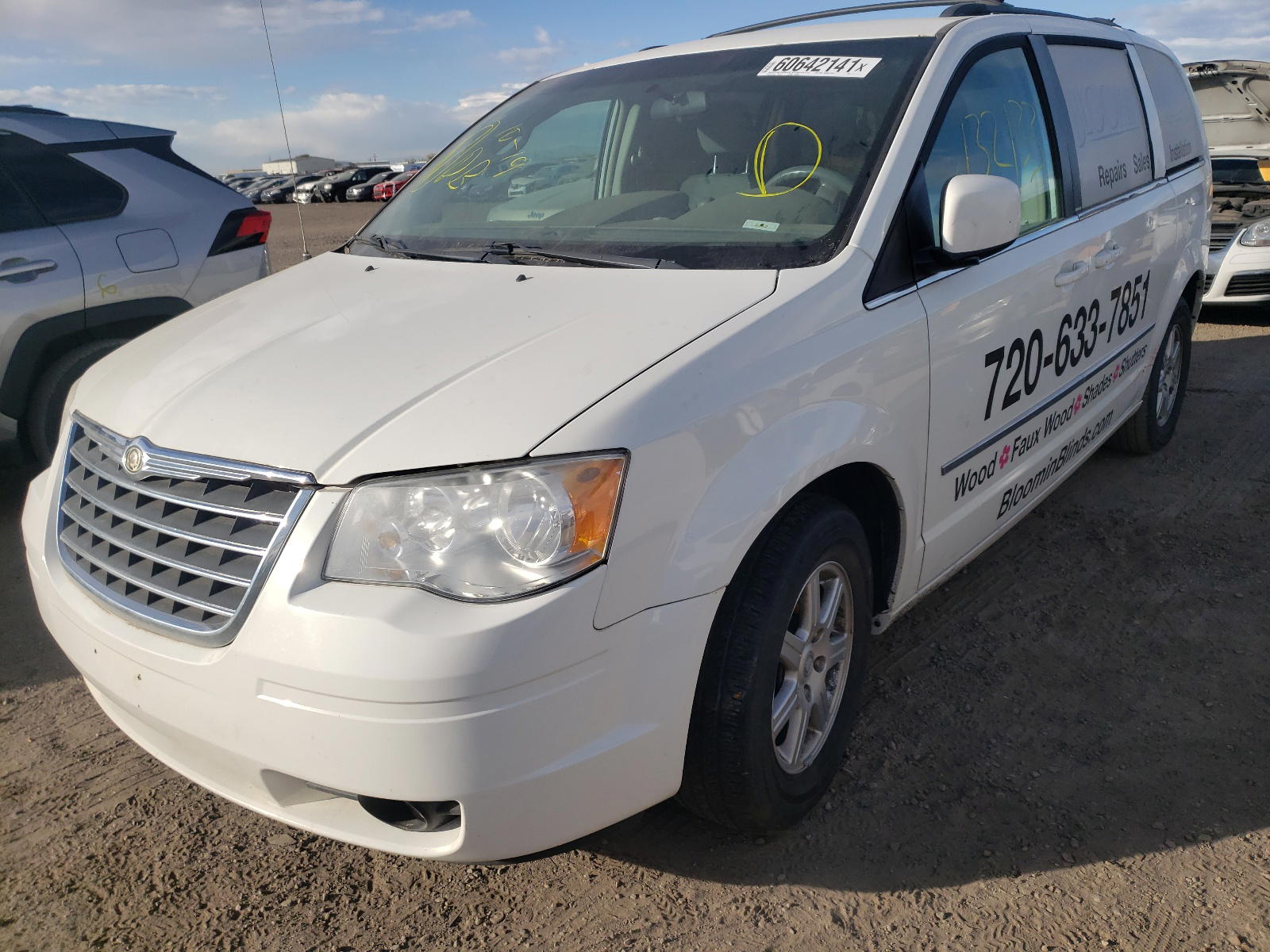 Photo 2 from auction – 2010 CHRYSLER TOWN AND C with VIN 2A4RR5D18AR192914