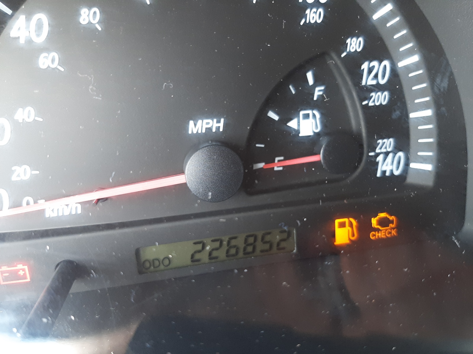 Photo 8 from auction – 2004 TOYOTA CAMRY LE with VIN 4T1BF30KX4U568146