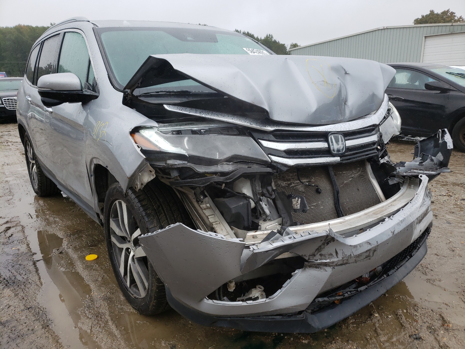 HONDA PILOT TOUR 2016 with VIN 5FNYF6H91GB073302 - Photo from auction