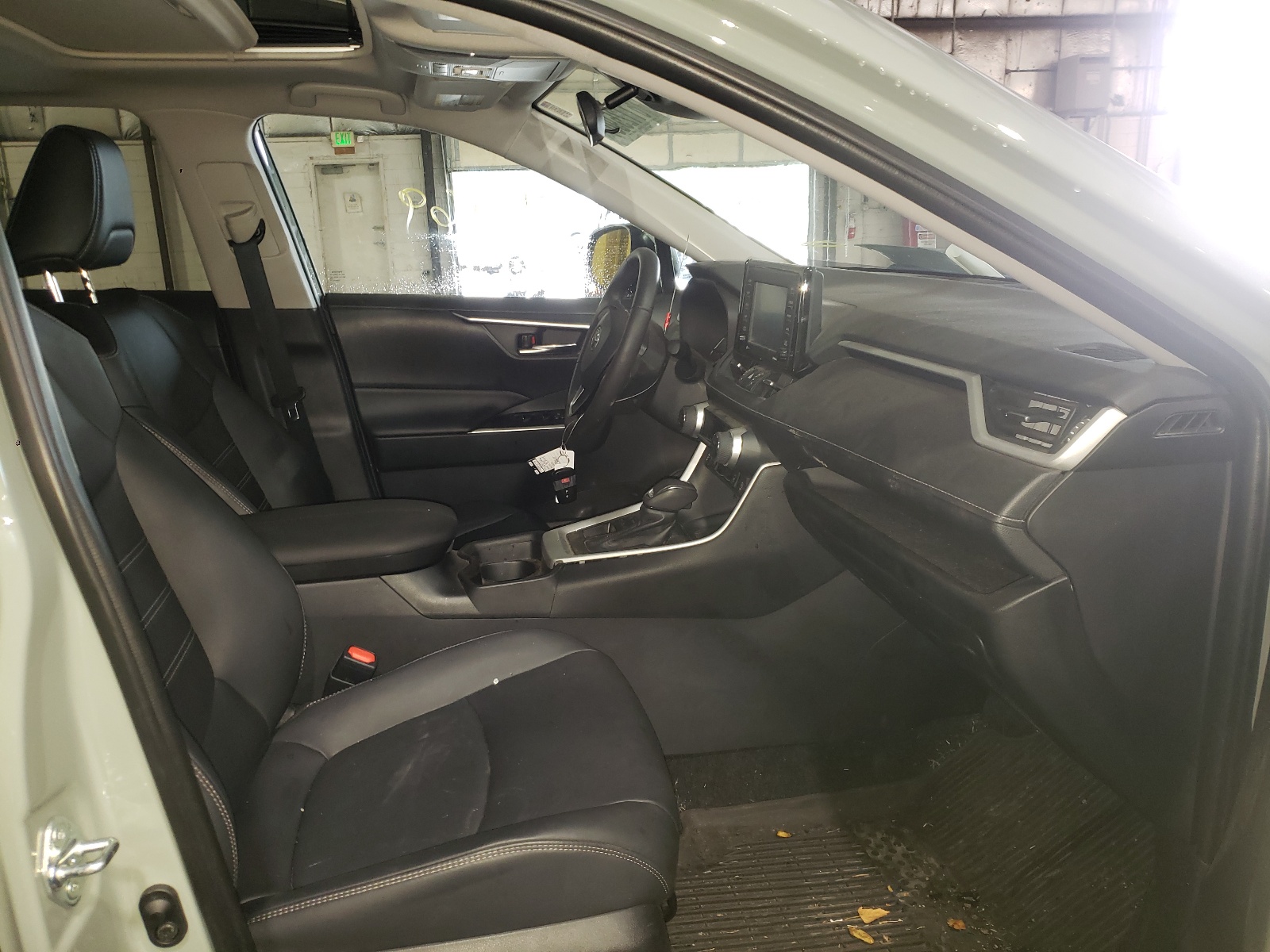 Photo 5 from auction – 2021 TOYOTA RAV4 XLE P with VIN 2T3A1RFV5MC147359