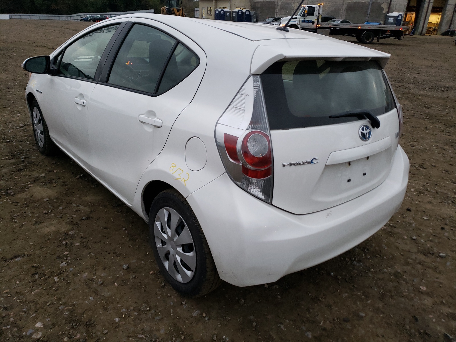 Photo 3 from auction – 2014 TOYOTA PRIUS C with VIN JTDKDTB38E1074466