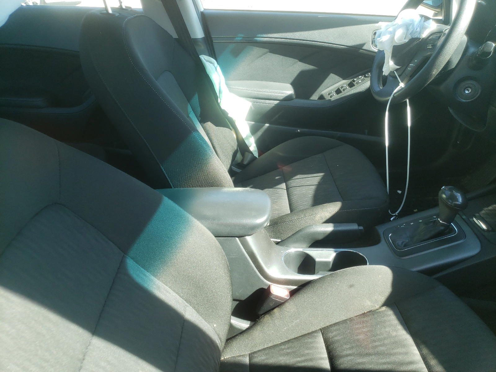 Photo 5 from auction – 2016 KIA FORTE LX with VIN KNAFK4A67G5507812