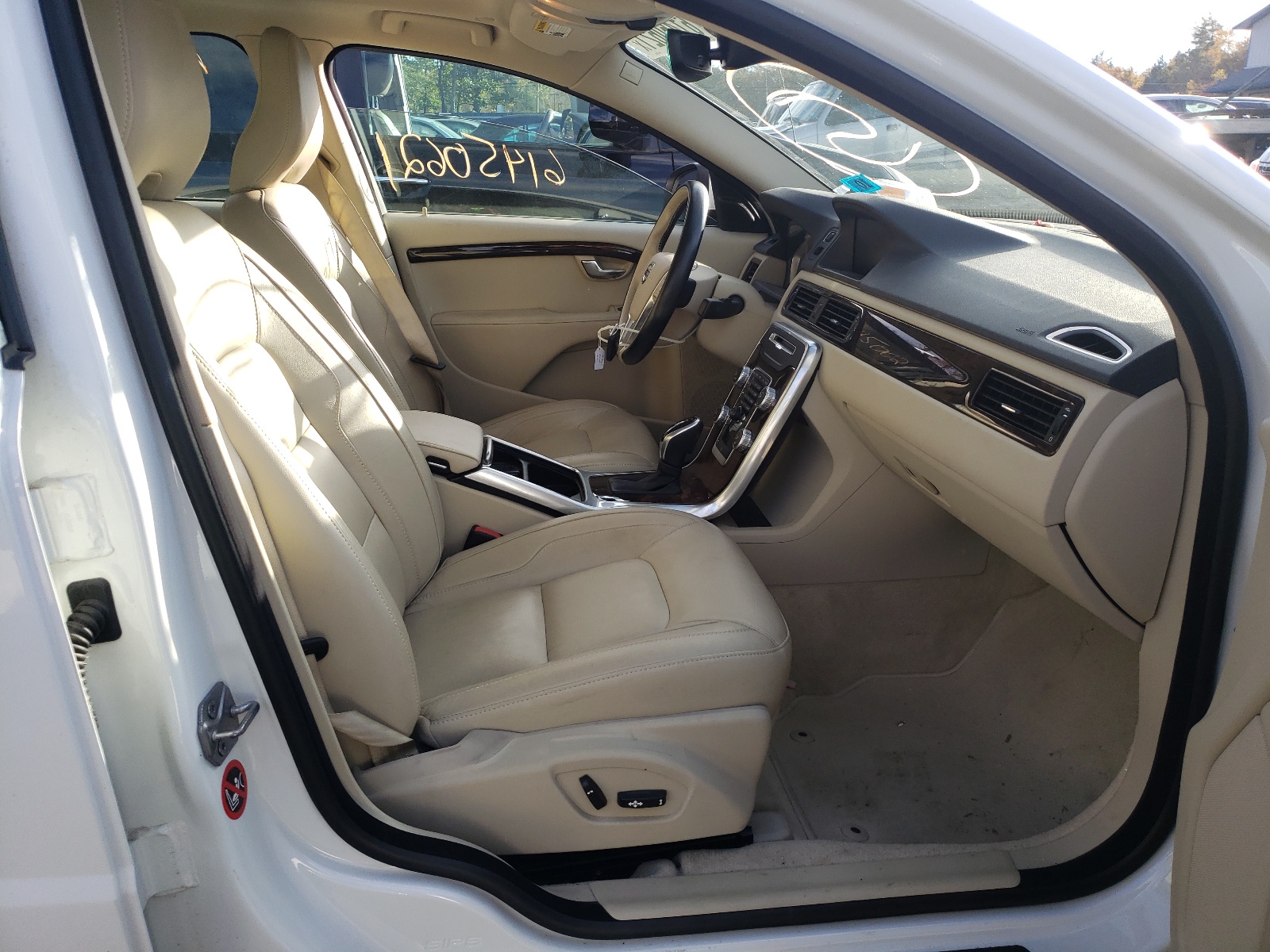 Photo 5 from auction – 2015 VOLVO S80 PREMIE with VIN YV140MAK5F1186270