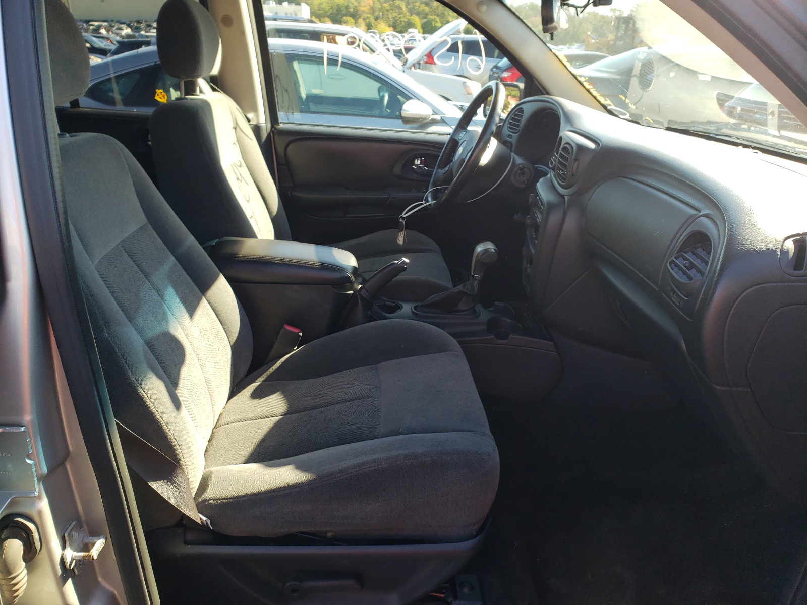 Photo 5 from auction – 2005 CHEVROLET TRAILBLAZE with VIN 1GNDT13S152283426