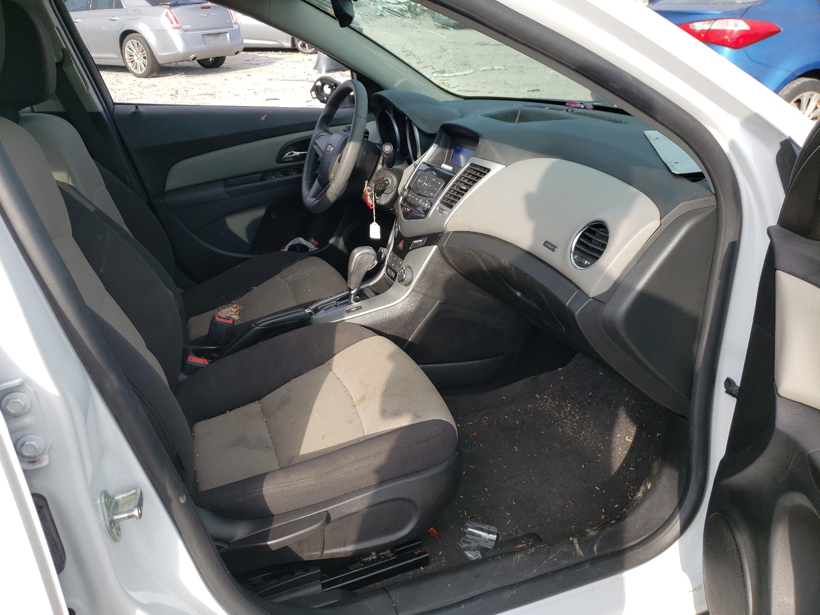 Photo 5 from auction – 2012 CHEVROLET CRUZE LS with VIN 1G1PC5SH3C7345887
