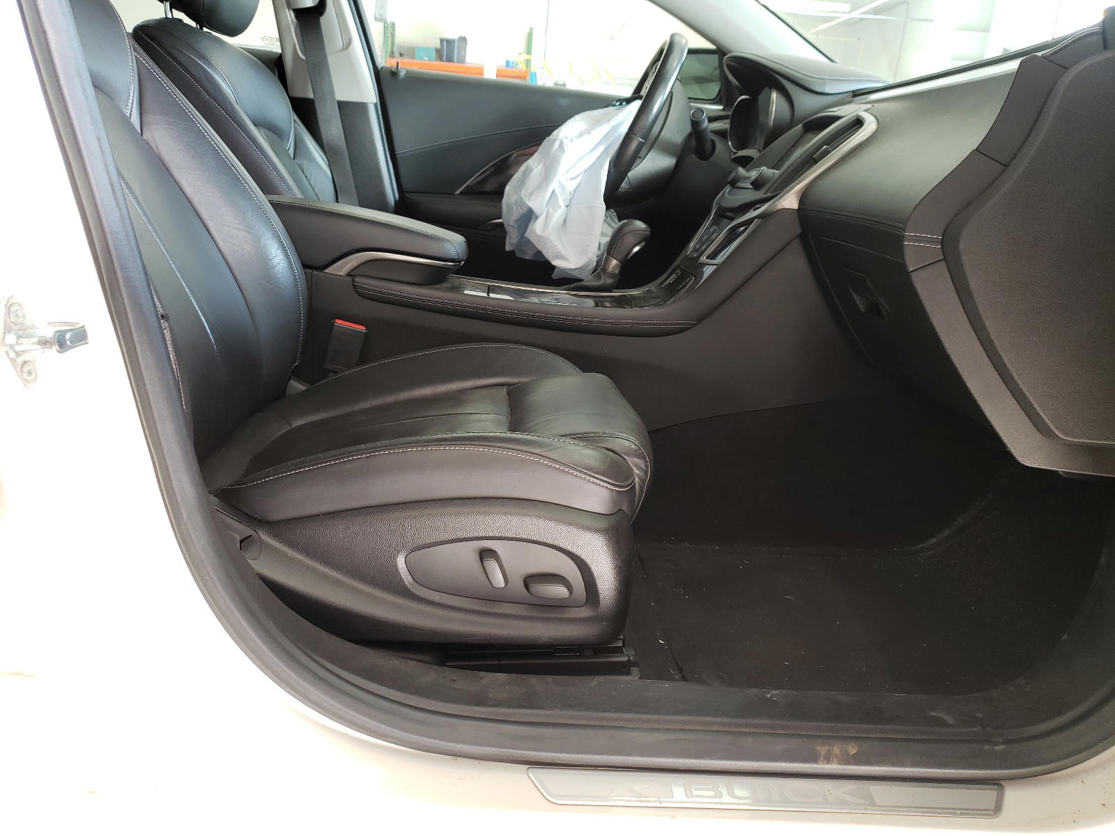 Photo 5 from auction – 2014 BUICK LACROSSE with VIN 1G4GB5GR7EF102728