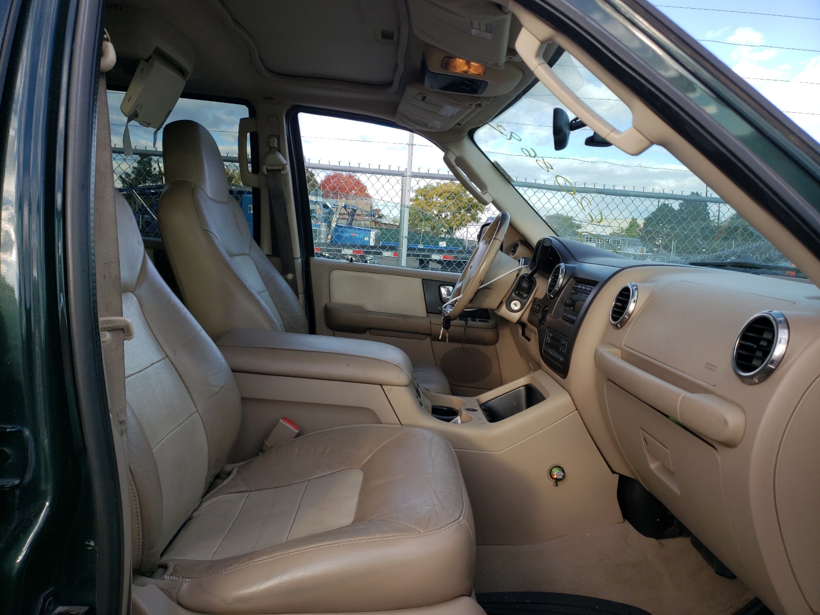 Photo 5 from auction – 2004 FORD EXPEDITION with VIN 1FMFU18L44LB75578
