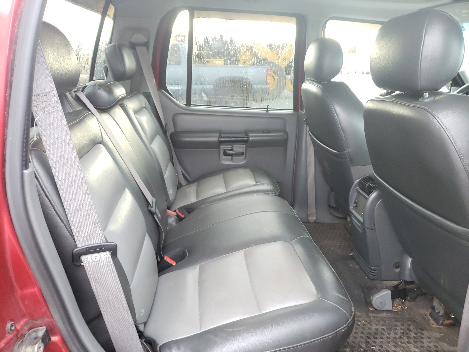 Photo 6 from auction – 2005 FORD EXPLORER S with VIN 1FMZU77K95UA58616