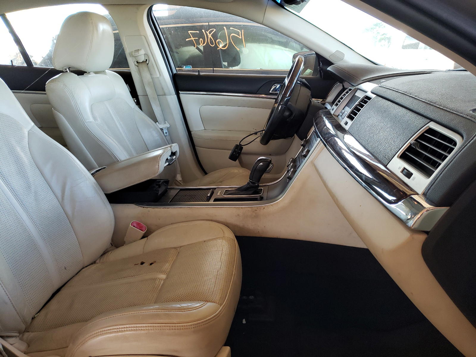 Photo 5 from auction – 2011 LINCOLN MKS with VIN 1LNHL9DR9BG601355