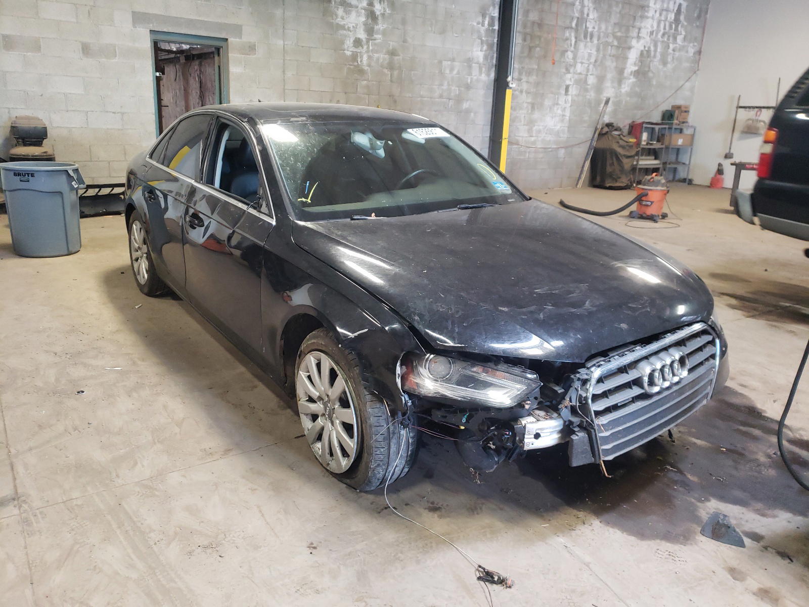 AUDI A4 PREMIUM 2013 with VIN WAUBFAFL0DN030233 - Photo from auction
