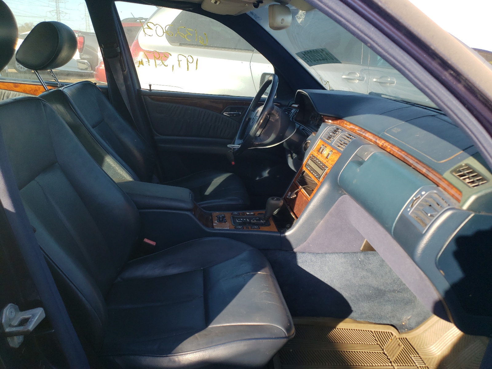 Photo 5 from auction – 1999 MERCEDES-BENZ E-320 with VIN WDBJF82F1WX006858