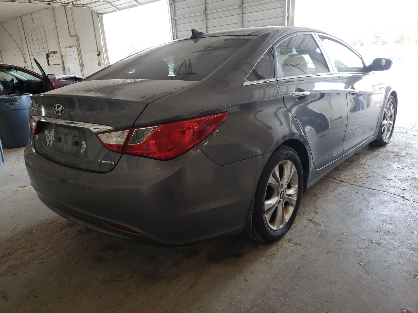 Фото 4 с аукциона – 2012 HYUNDAI SONATA SE с VIN 5NPEC4AC9CH388835