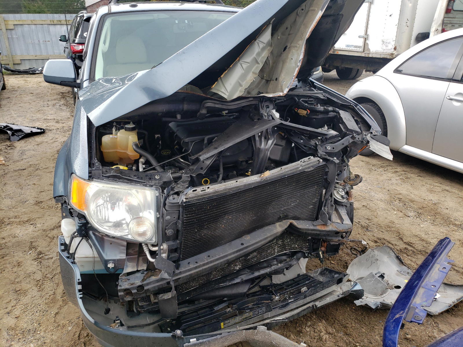Photo 9 from auction – 2010 FORD ESCAPE LIM with VIN 1FMCU0EG2AKC15548