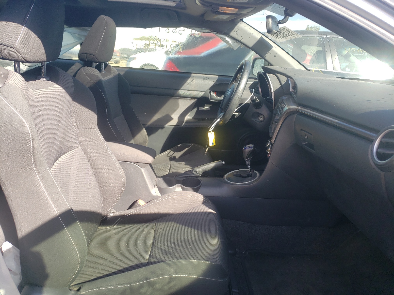 Photo 5 from auction – 2014 TOYOTA SCION TC with VIN JTKJF5C77E3072594