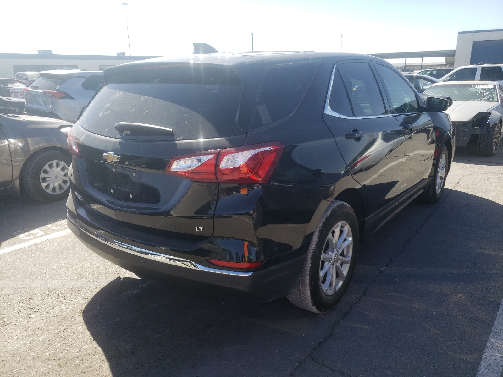 Photo 4 from auction – 2019 CHEVROLET EQUINOX LT with VIN 3GNAXKEVXKL370532