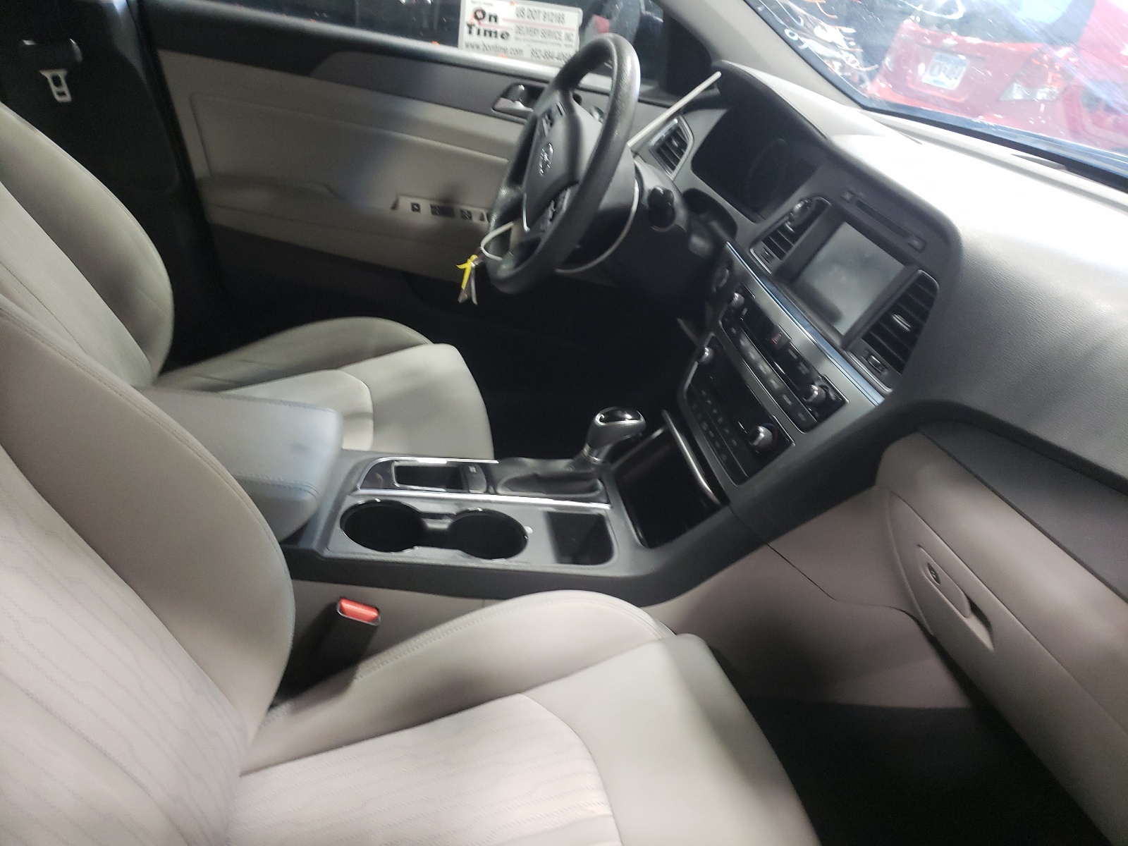 Photo 5 from auction – 2017 HYUNDAI SONATA HYB with VIN KMHE24L33HA064192