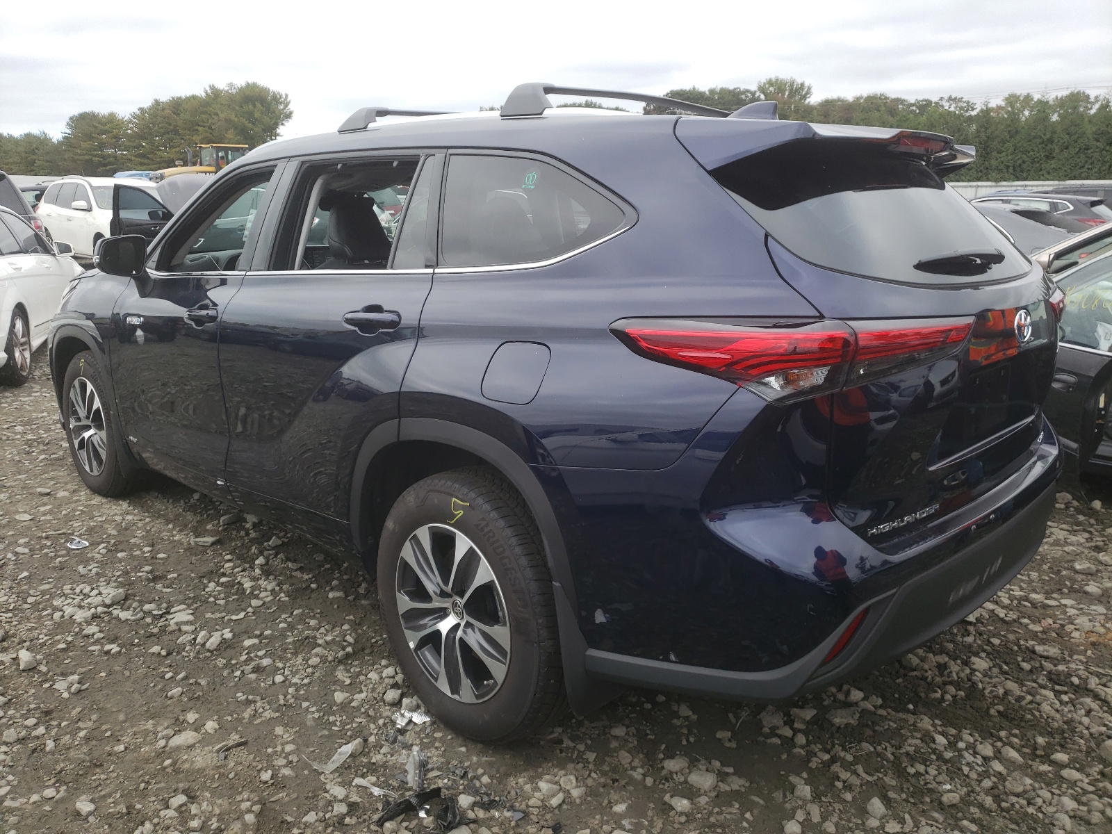 Photo 3 from auction – 2021 TOYOTA HIGHLANDER with VIN 5TDGBRCH6MS525842