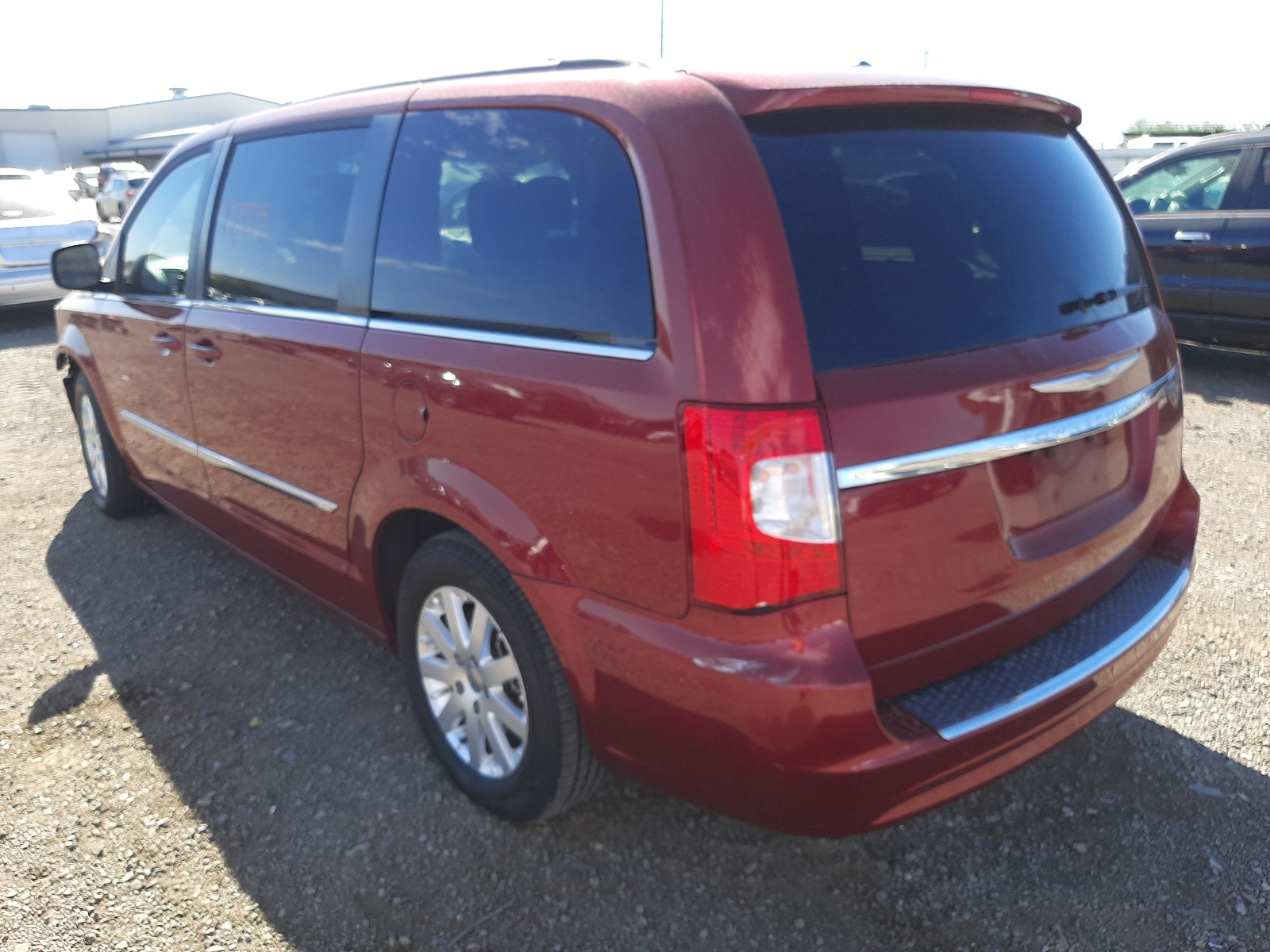 Photo 3 from auction – 2014 CHRYSLER TOWN & COU with VIN 2C4RC1BG6ER421572
